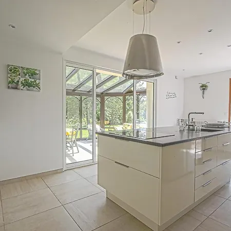 La Boutrois Family House With Beautil Garden Villa *