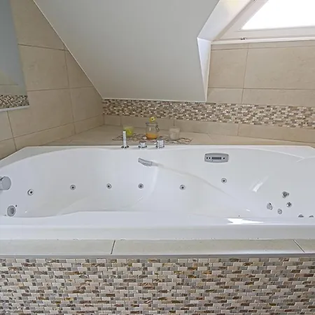 La Boutrois Family House With Beautil Garden Villa Isigny-sur-Mer
