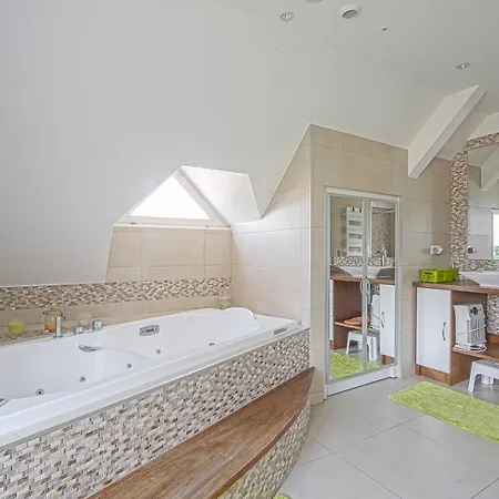 Villa La Boutrois Family House With Beautil Garden Isigny-sur-Mer